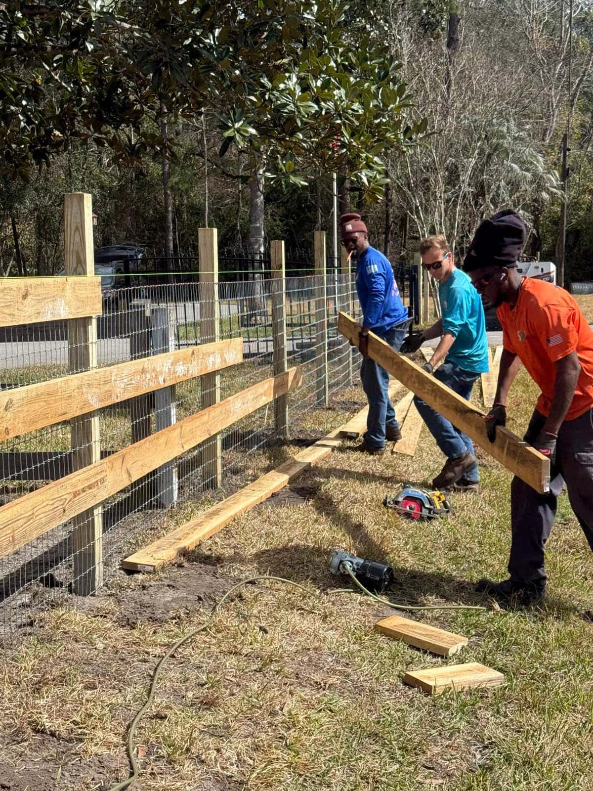 S Wui Fence Florida Crew Installing Three Rail Farm Fence With No Climb Wire