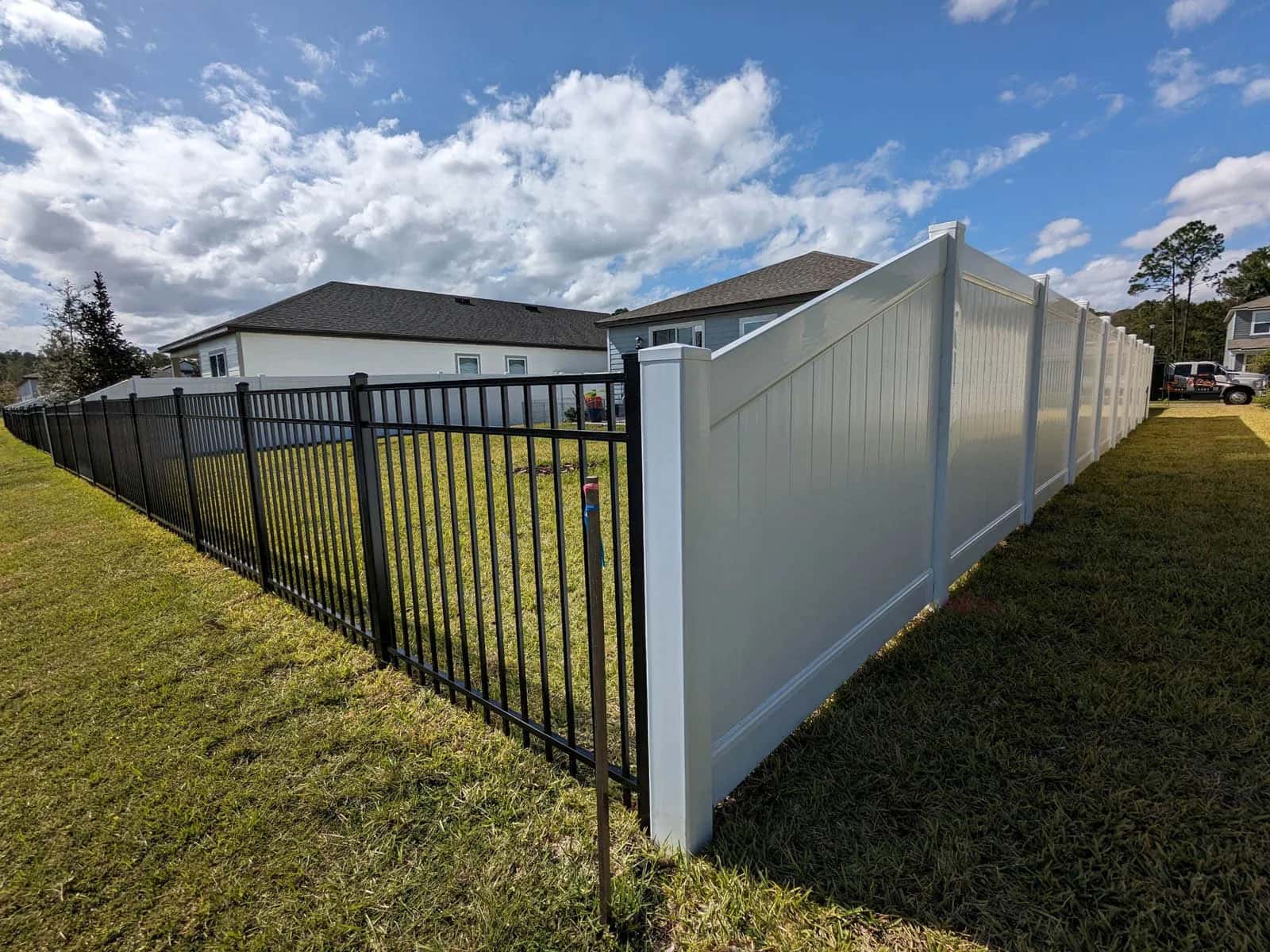 Florida 3 Rail Aluminum Fence Transition To White Vinyl Privacy