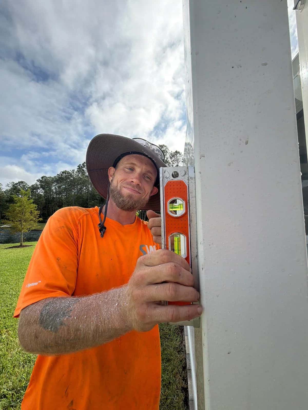 Swi Fence Florida Crew Members Installing White Vinyl Privacy Fence Backyard