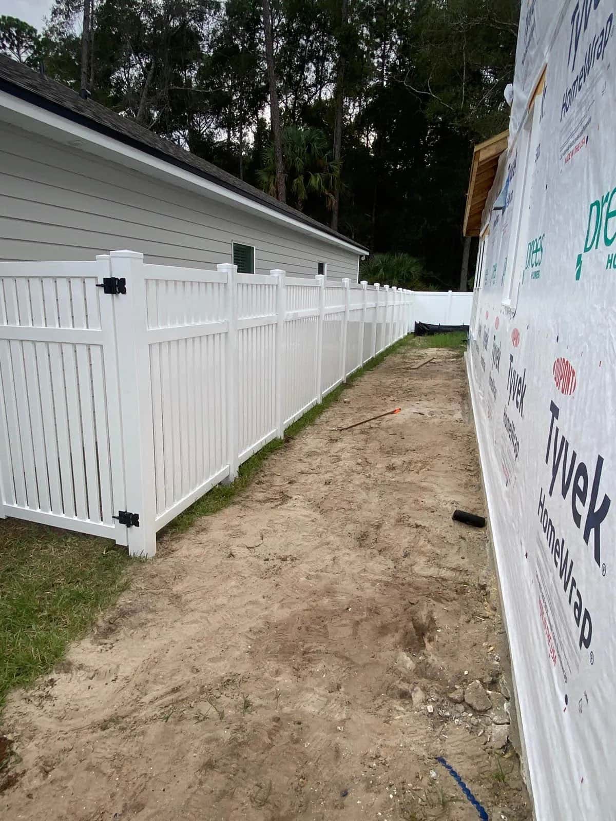 Florida White Semi Privacy Vinyl Fence With Gate