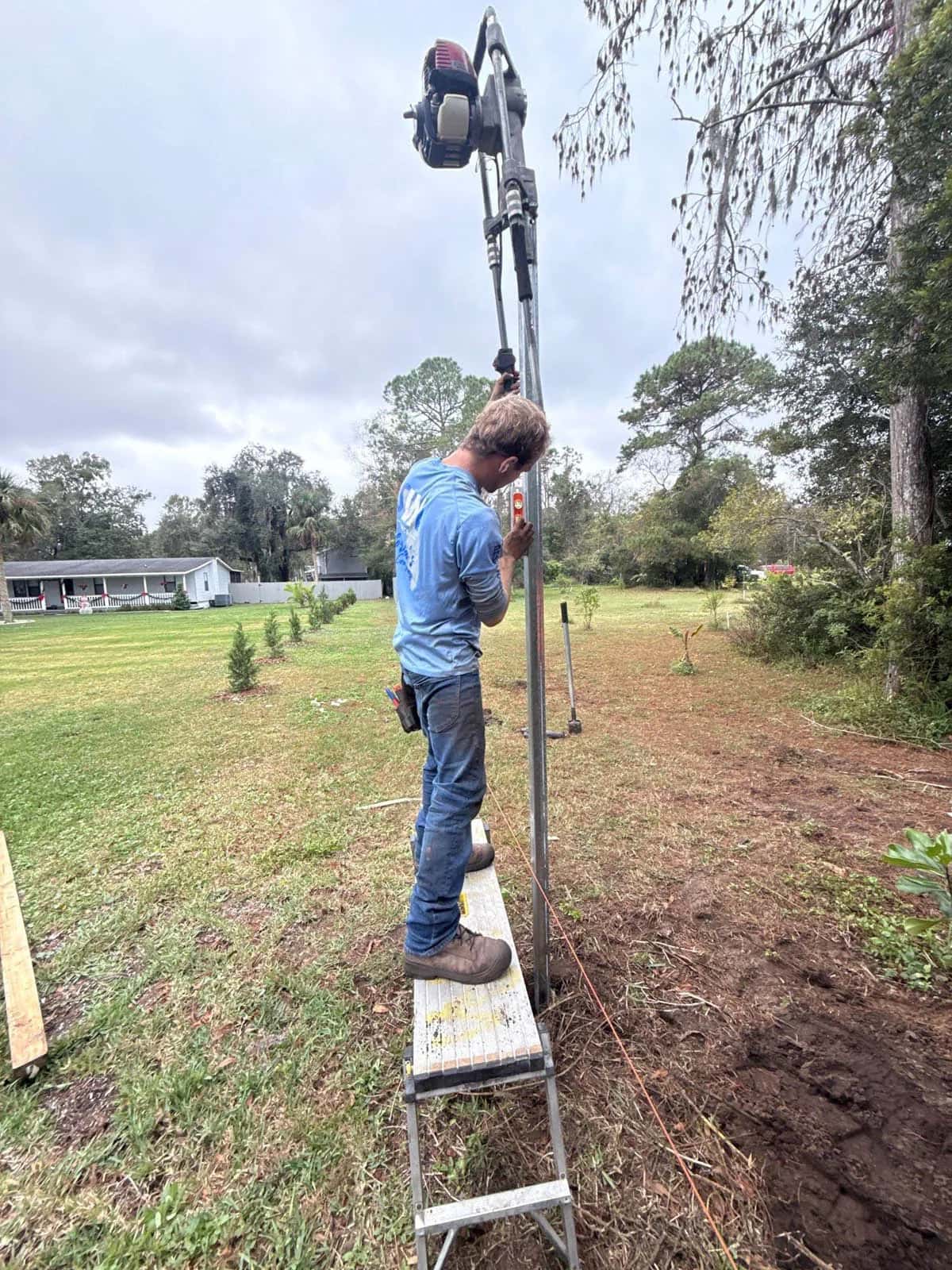 Swi Fence Florida Crew Member Installing Driving Idrive Power System Aluminum Fence Post Ipost