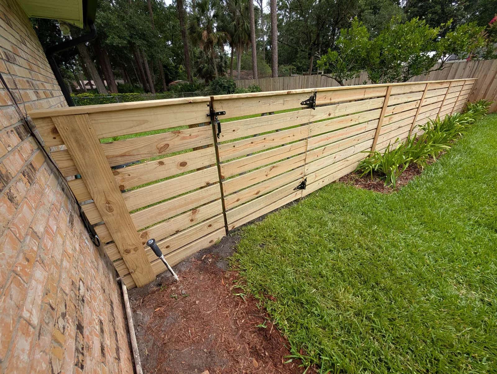 Florida 4 Foot Horizontal Wood Privacy Fence With Cap With Gate