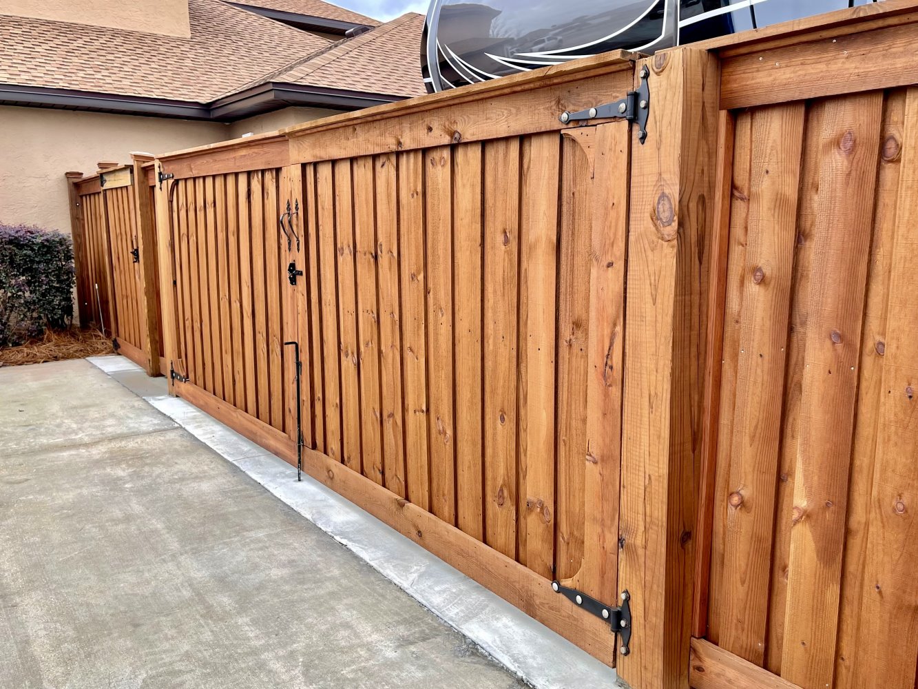 Palm Coast FL cap and trim style wood fence